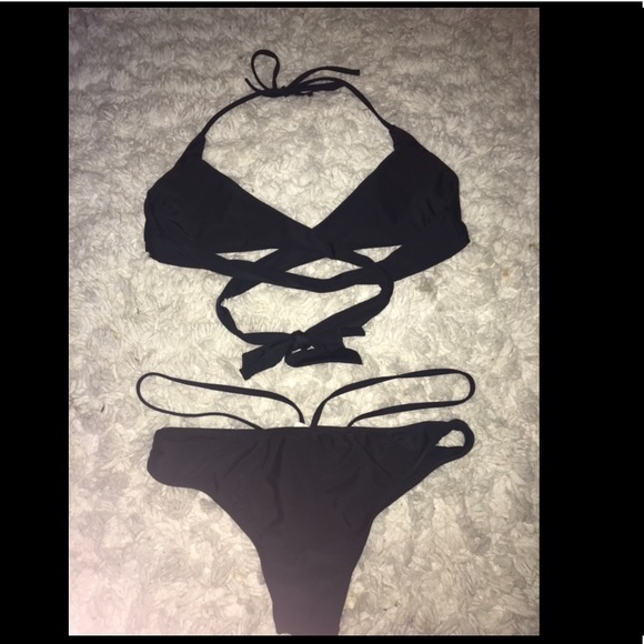 Black strapy bikini - Picture 2 of 3